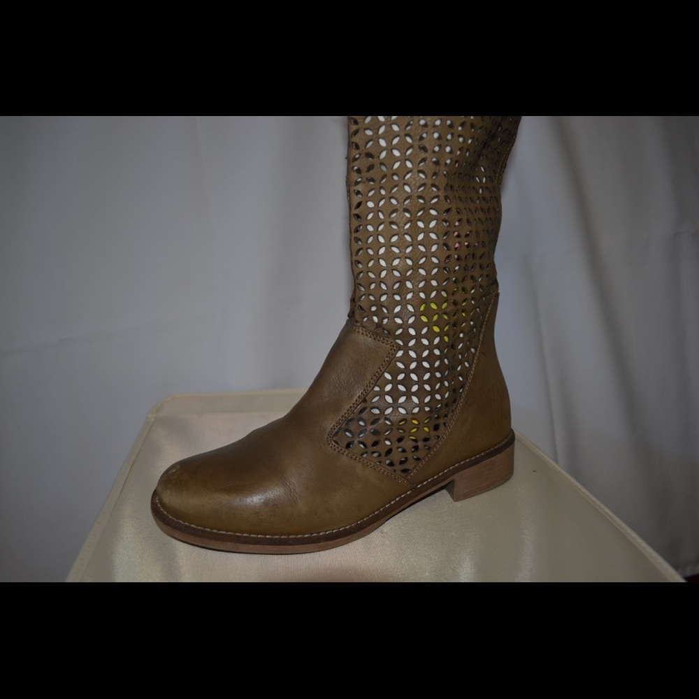 Eyelet cutout Boots